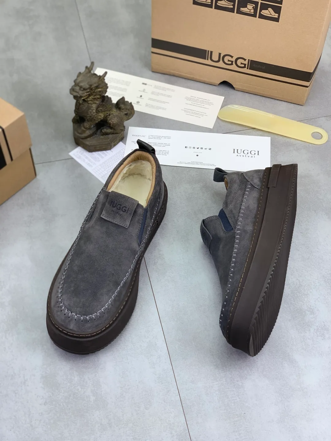 Men's men's shoes 💰P580 New arrival 🆕🆕🆕 IUGGI men's shoes slip-on loafers British style fashionable retro casual sneakers Convenient, comfortable, casual, versatile style Wool lining is comfortable and warm Rubber outsole Non-slip and firm Size: 39-44 Three colors 8731-8